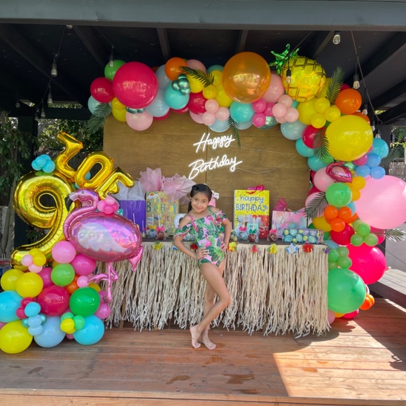 Hi I’m Zoe! Welcome to my closet🌸 - Picture 10 of 16